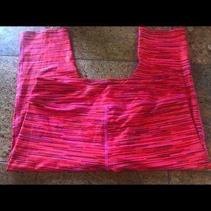 NWOT Under Armour Heat Gear Compression Capris